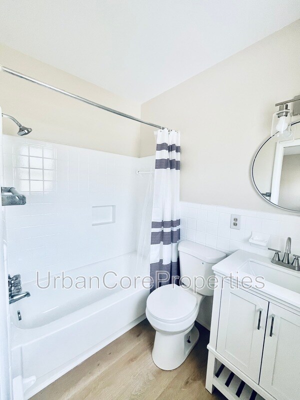 Building Photo - 115 7th Ave N