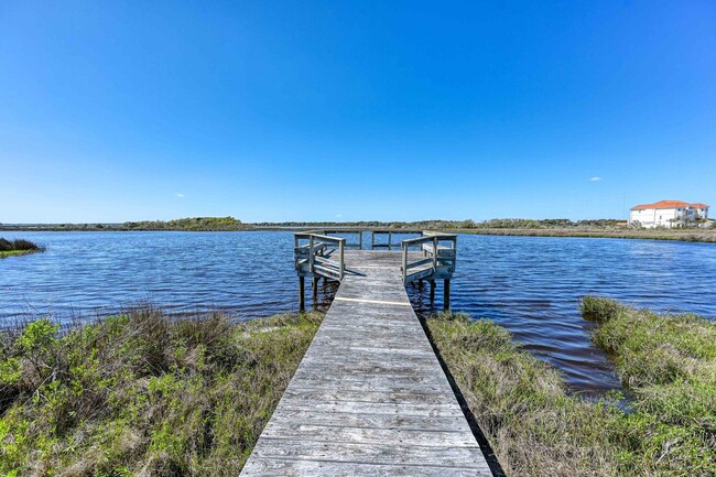 Building Photo - FURNISHED OFF-SEASON MONTHLY RENTAL-STARTI...