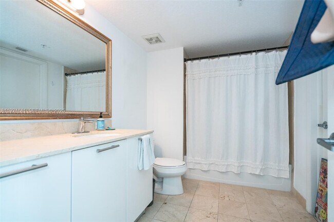 Building Photo - 1800 N Bayshore Dr