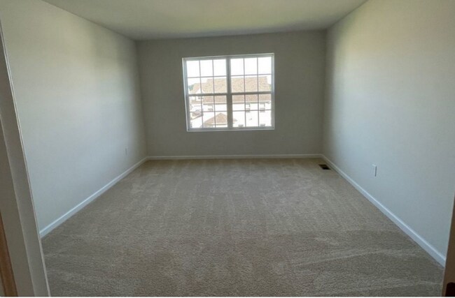 Building Photo - Stunning 4 bedroom 2.5 Bathroom Home in Ma...