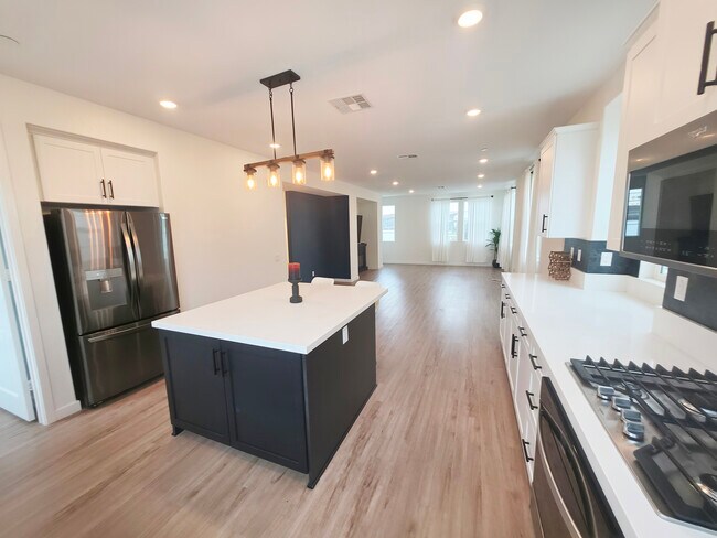 Building Photo - 27589 Sanctuary Ct