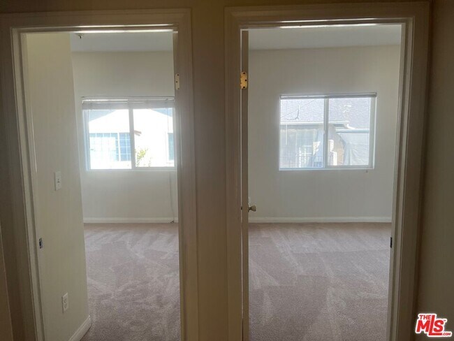 Building Photo - 12375 Osborne Pl