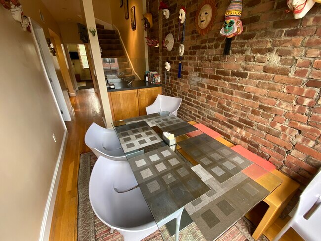 Building Photo - 116 W Newton St