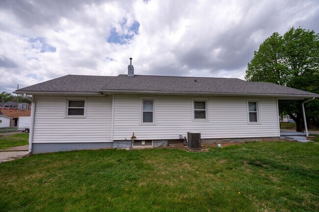 Building Photo - 112 E 15th St