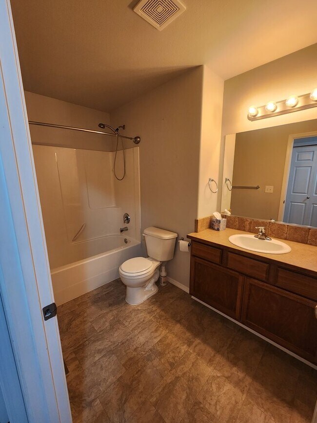 Building Photo - SINGLE FAMILY HOME IN HORSEHAVEN PLACE