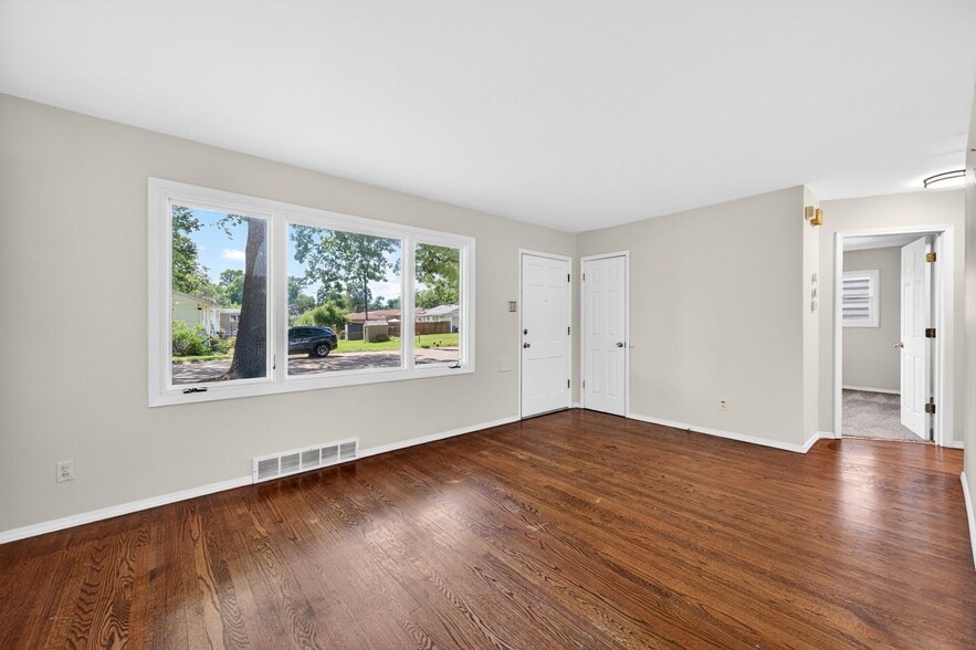 Building Photo - 3945 Crosby Dr