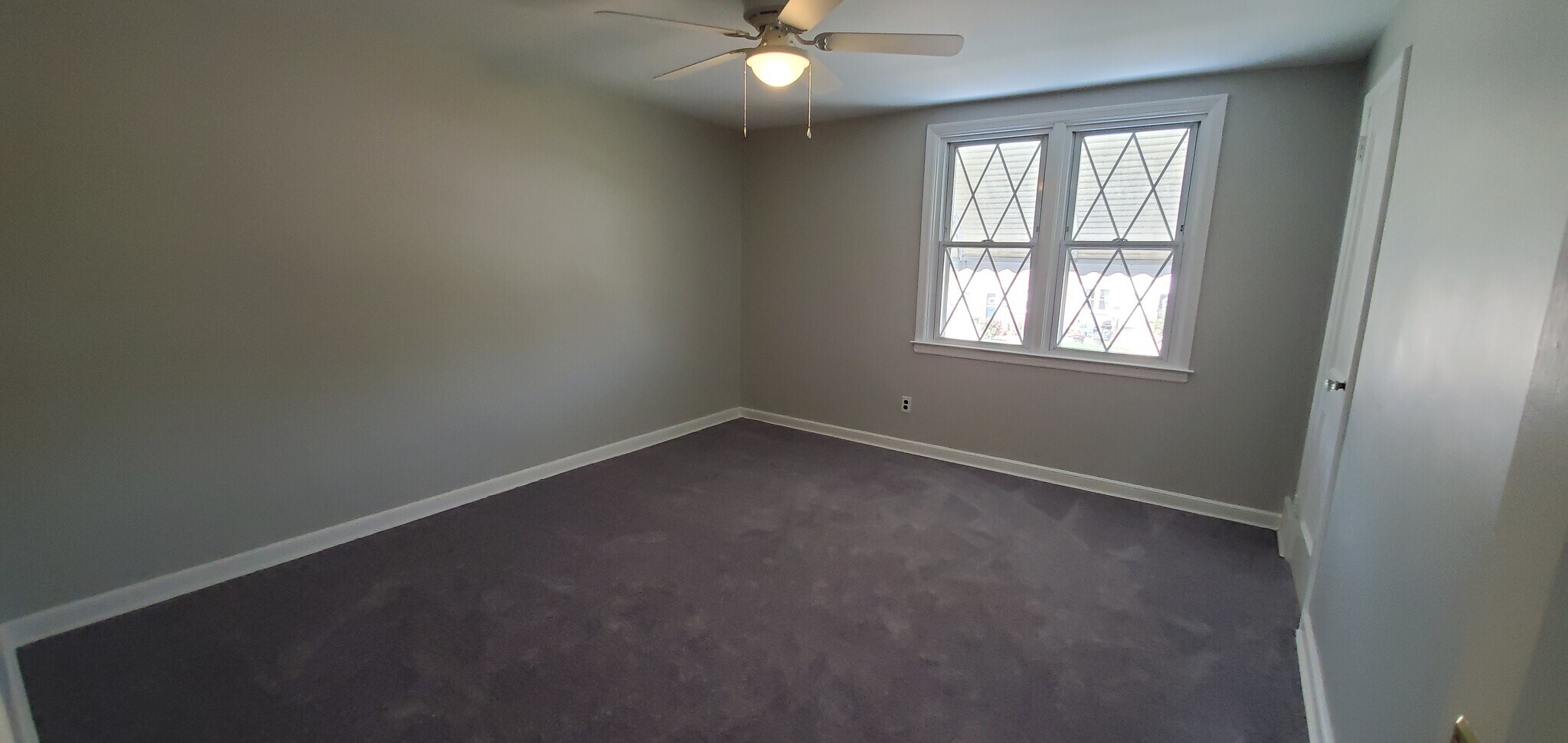 Building Photo - 717 Surrey Ln