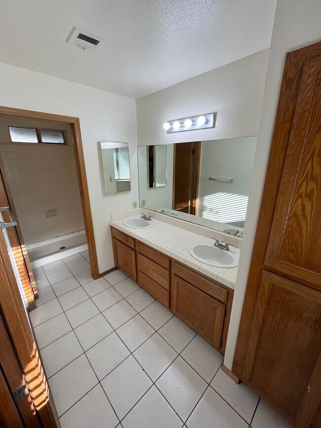 Building Photo - Gorgeous 3 Bedroom Home Coming Soon!!!