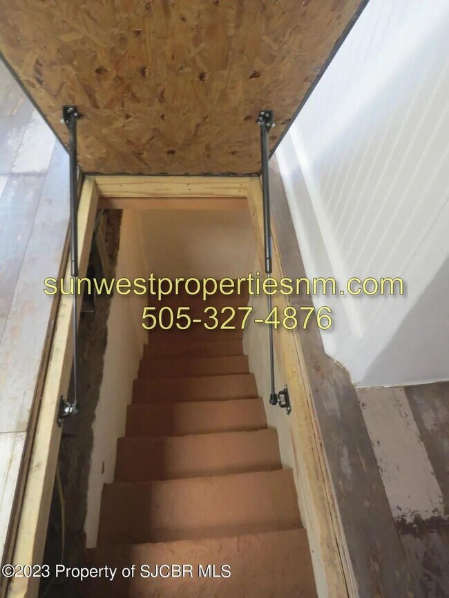 Building Photo - Updated 2 Bedroom House with Carport