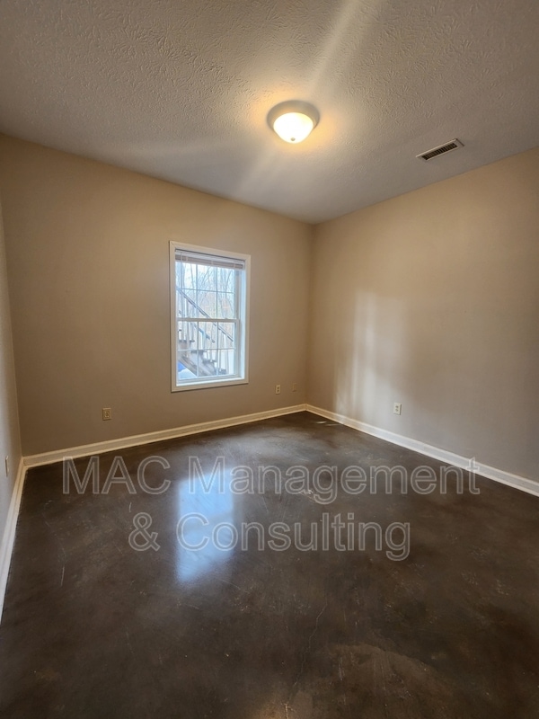 Building Photo - 978 N Franklin Ave