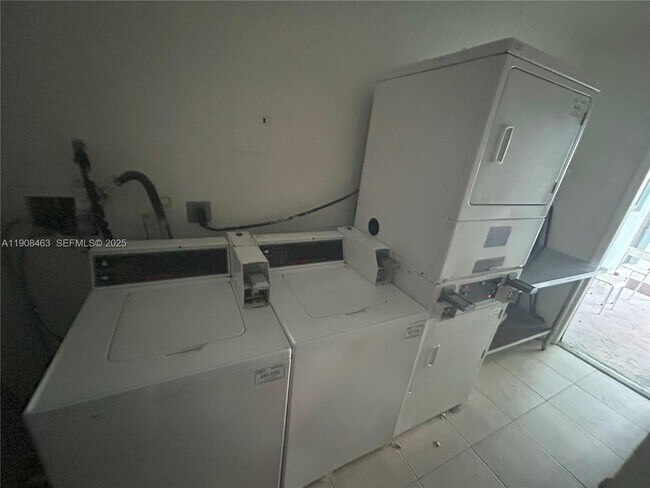 Building Photo - 1945 Calais Dr