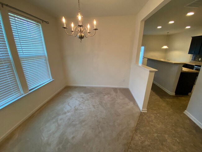 Building Photo - Room in 4 Bedroom Home at Bluegrove Rd