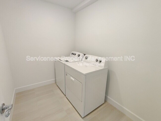 Building Photo - 6140 Baywood Ct