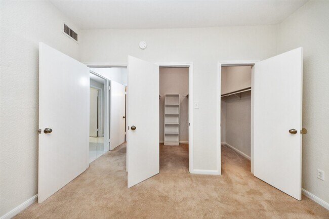 Building Photo - 2400 N Braeswood Blvd