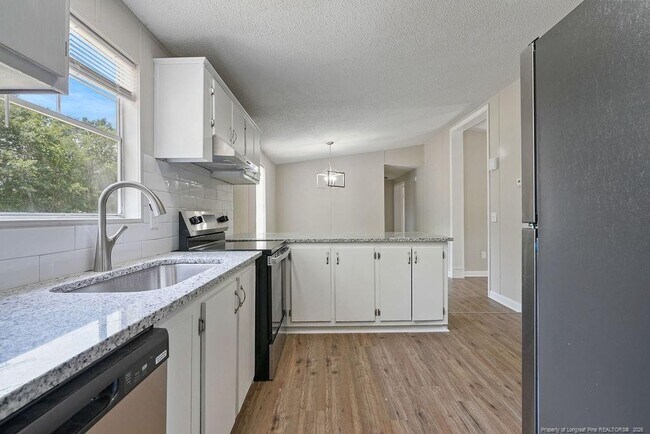 Building Photo - 234 Twin Creek Dr