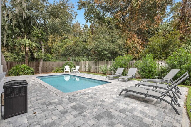 Building Photo - 36 Firethorn Ln