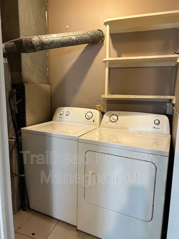 Building Photo - 3327 S Oxford Ave