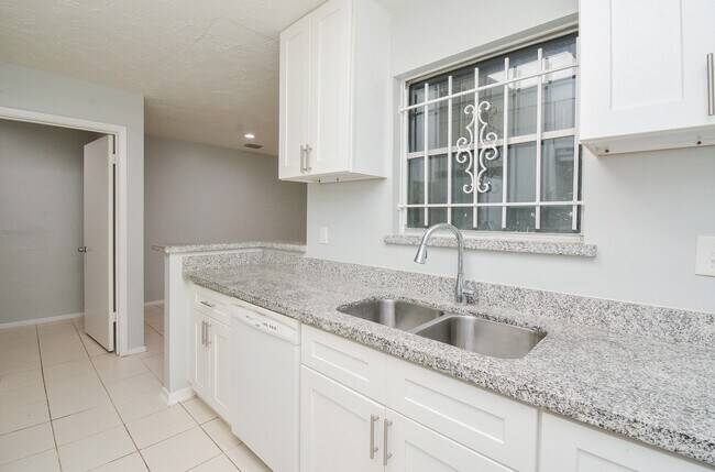 Building Photo - 16518 Monte Carlo Ln