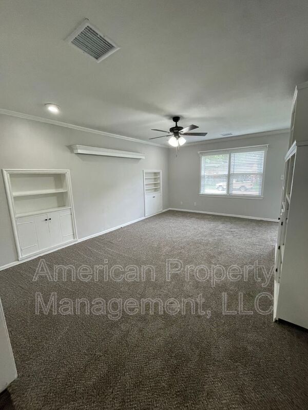 Building Photo - 718 N Gary Pl