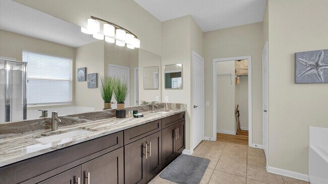 Building Photo - 8176 Fan Palm Way