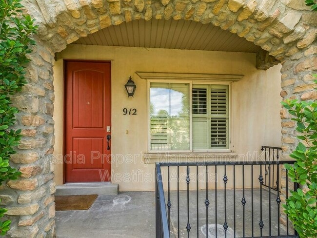Building Photo - 912 N 980 W
