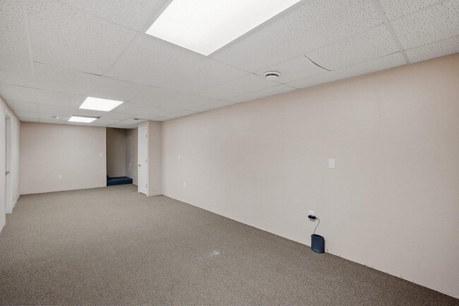 Building Photo - 131 Forest Hill Way