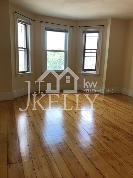 Building Photo - 192 Hillside St