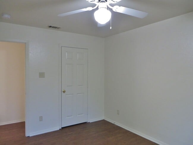 Building Photo - 2 Bedroom 2 Bathroom Unit In Georgetown