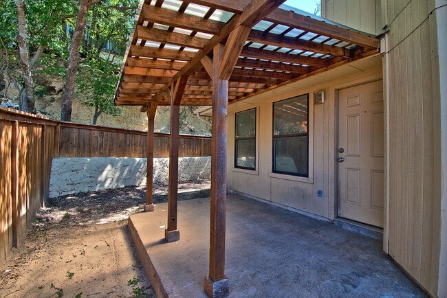 Building Photo - 6489 Hart Ln
