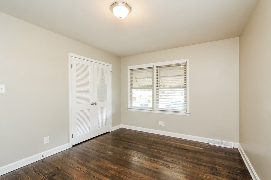 Building Photo - 3924 Broadview Dr