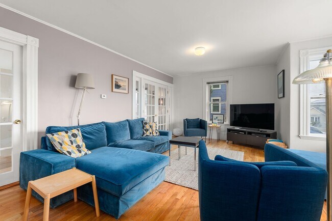 Building Photo - Winter Rental:  Helena House - Utilities Included & Dog-friendly!