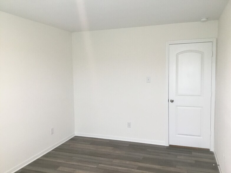 Building Photo - 1330 Treeta Trail