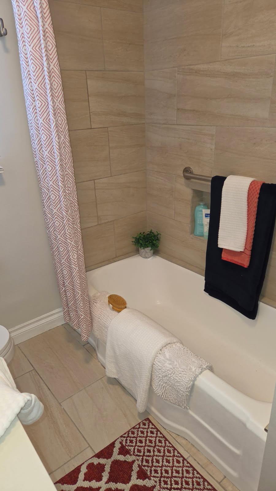 main bathroom - 3514 S Burnside Ave