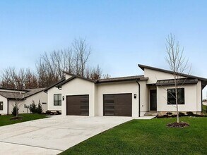 Building Photo - Lot 146