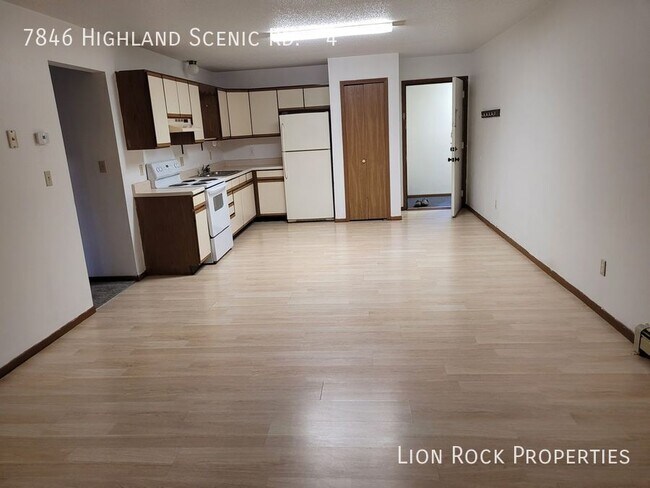Building Photo - 7846 Highland Scenic Dr