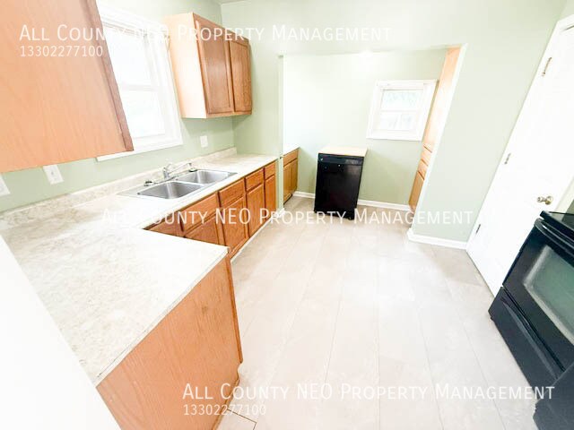Building Photo - 2333 18th St SW