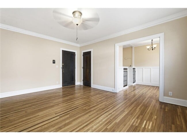 Building Photo - 2545 Garfield Ave