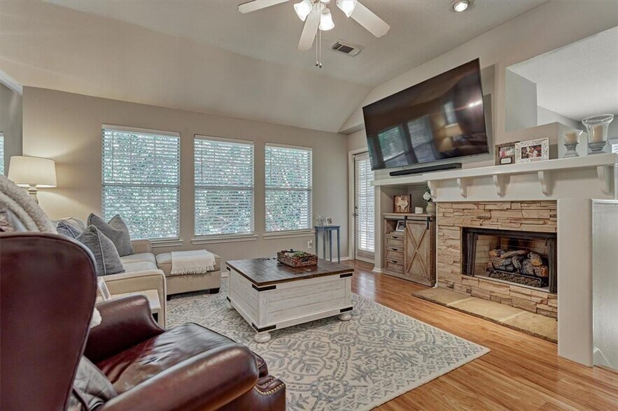 Building Photo - 87 Woodlily Pl