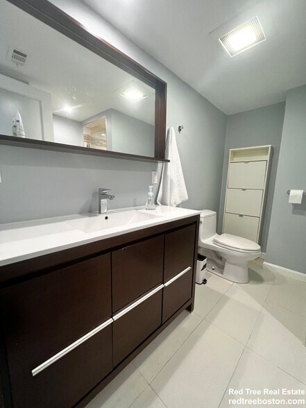 Building Photo - 57 Broadlawn Park