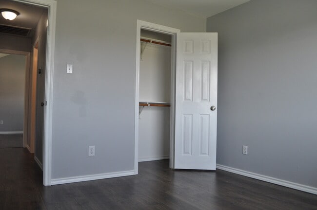 Building Photo - 705 Katy Ln