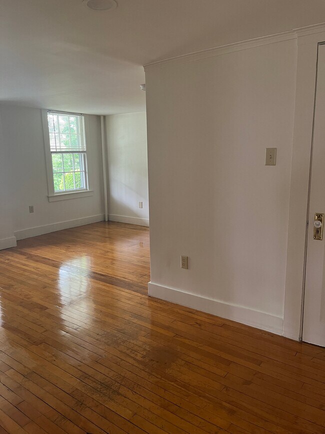 Building Photo - 14 Myrica Ave