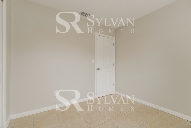 Building Photo - Updated 3 bedroom rancher!