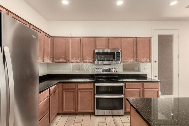 Building Photo - 5216 S 16th Pl