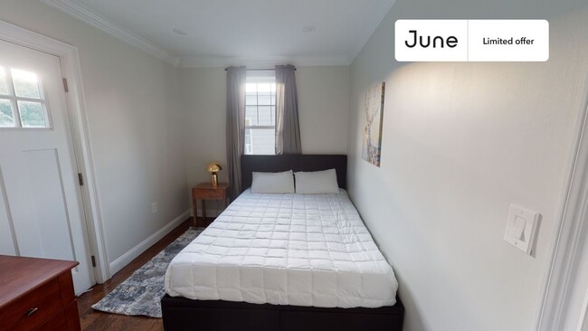 Primary Photo - Private bedroom in 5 bed/1.5 bath Home