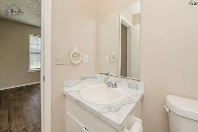 Building Photo - 1118 Crescent Ln