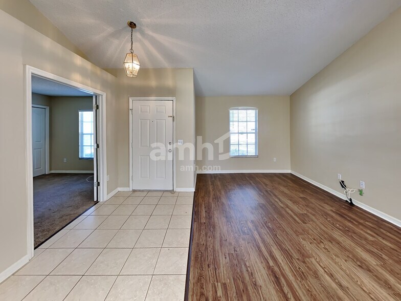 Building Photo - 5611 Brookdale Way