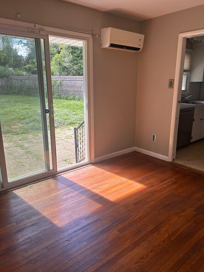 Building Photo - Beautiful 2 bed, 1 bath rancher!