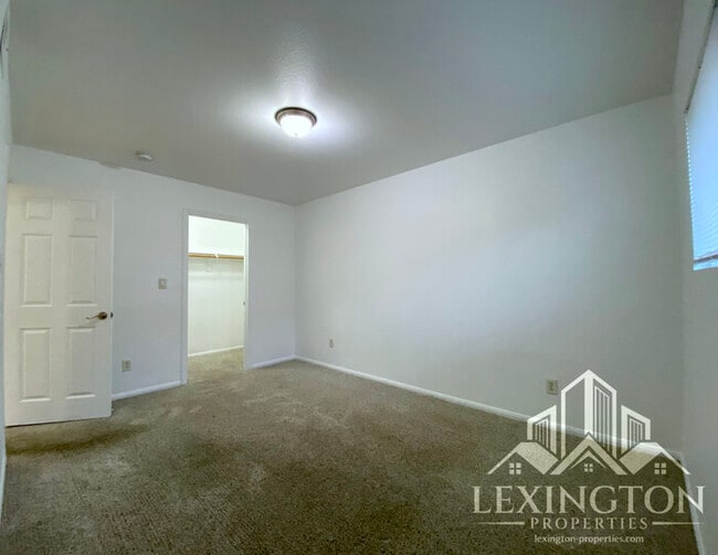 Building Photo - Stunning, 2BD/1BA, Condo in the Villaggio Community off Madison Ave. and Auburn Blvd.! ***Move-in...