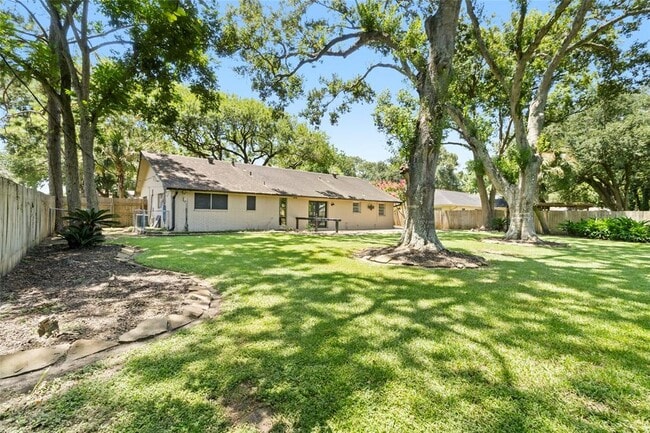 Building Photo - 112 E Wildwinn Dr
