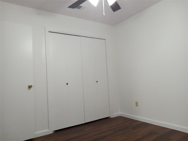 Building Photo - 12900 Hymeadow Dr